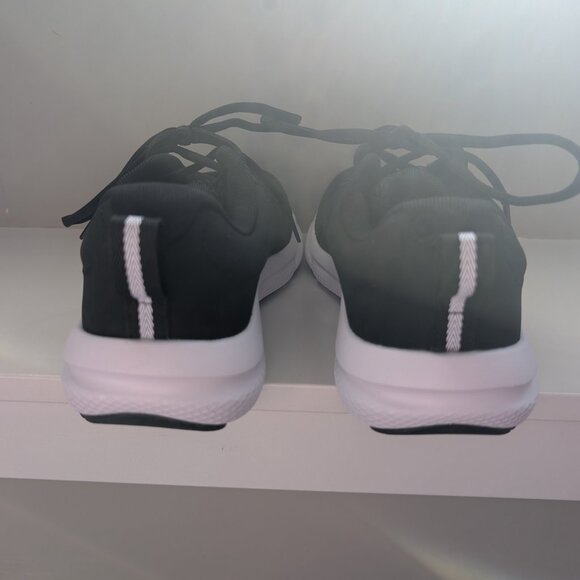 NEW Under Armour shoes - Picture 3 of 9